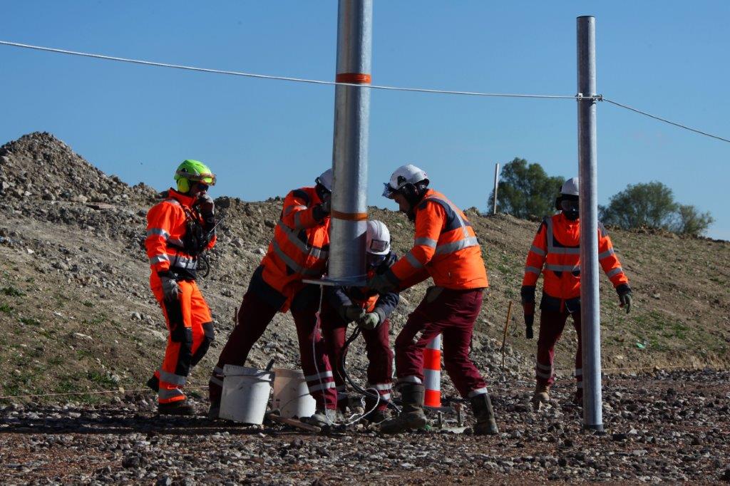 JO 2024 : Héliportage de 30 mats d’éclairage sur l’île de loisirs de Vaires-Torcy