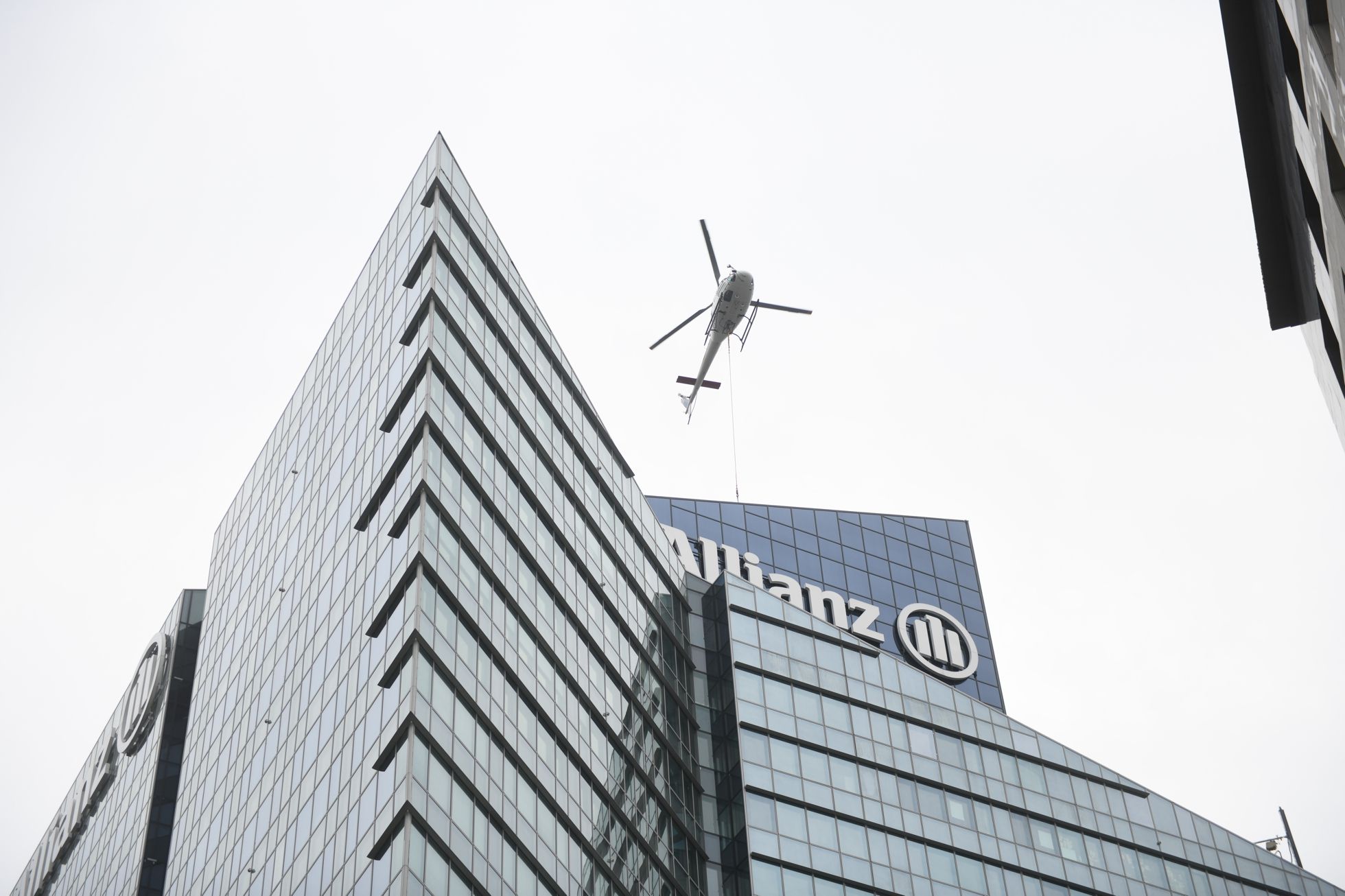 Héliportage au sommet de la tour Allianz