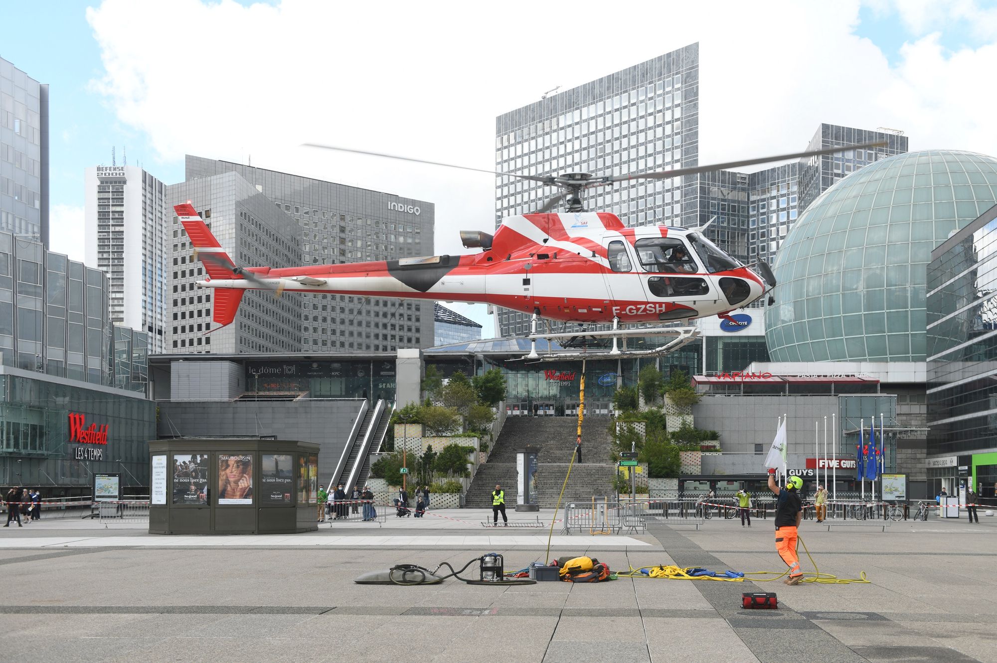 L’hélicoptère de retour dans le ciel de La Défense