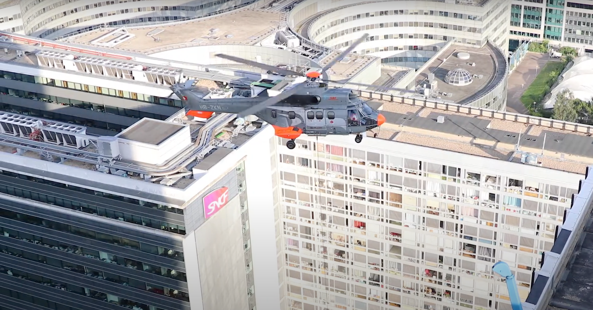 Héliportage SUPER PUMA SAF sur Paris Montparnasse le 26 juin 2019