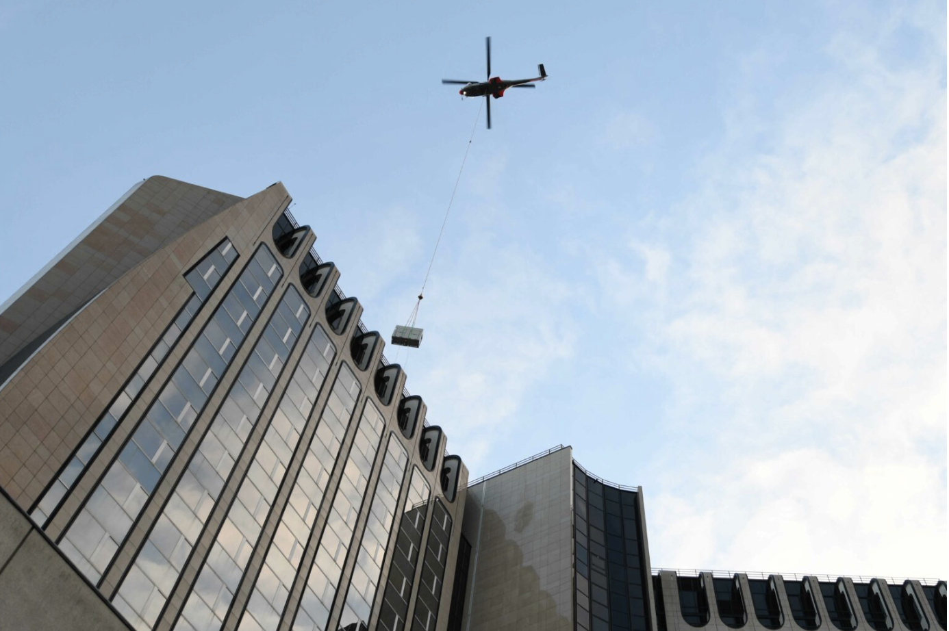 Un Super Puma pour hisser au sommet d’Hyfive des pompes à chaleur